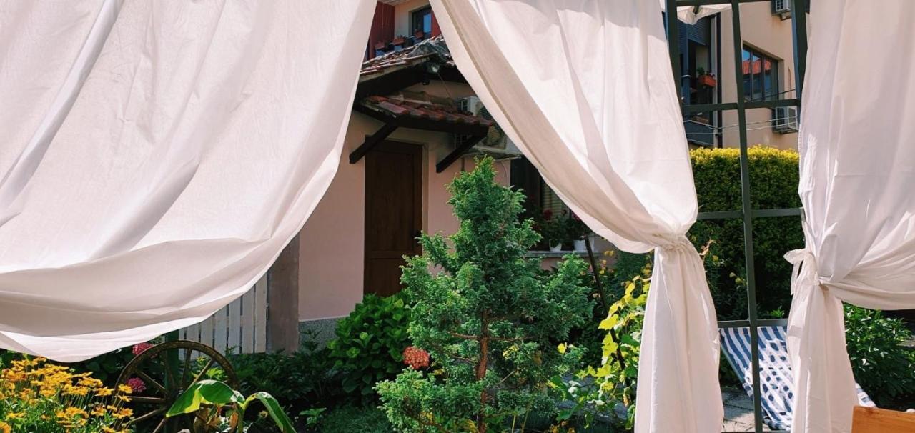 Cute Little House With A White Picket Fence Villa Burgas ภายนอก รูปภาพ